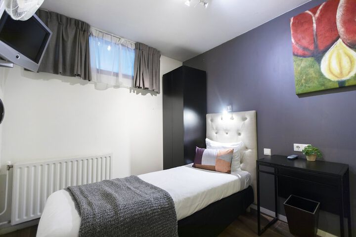 Room 25 of 96