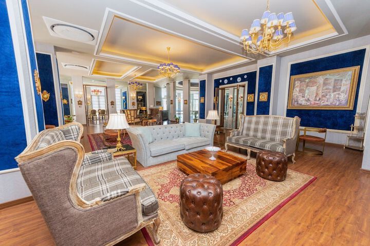 Lounge 70 of 81