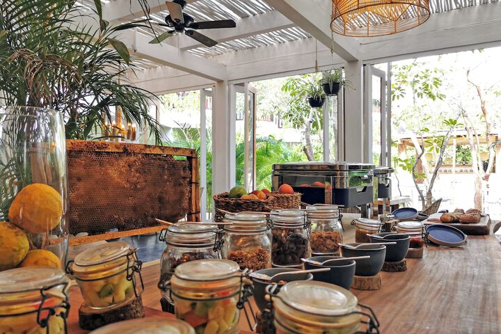 Dining 60 of 81