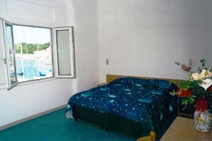 Room 2 of 20