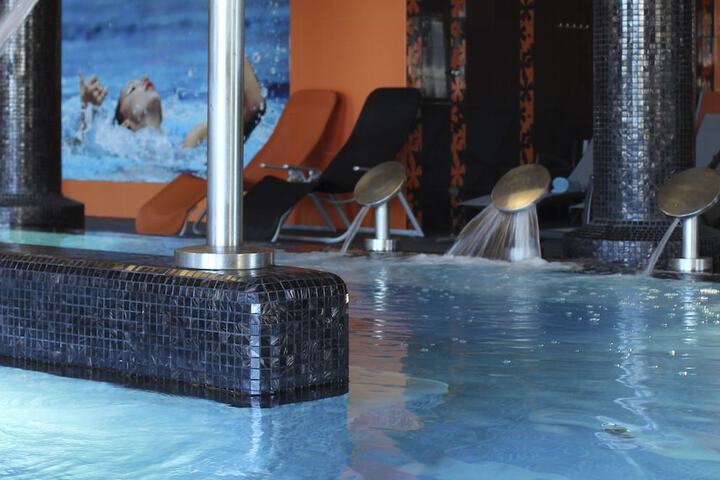 Pool 42 of 76