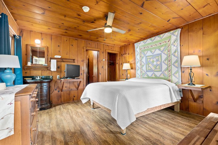 1 Queen Bed Motel (55 of 59)