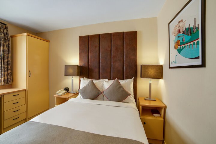 Room 25 of 58