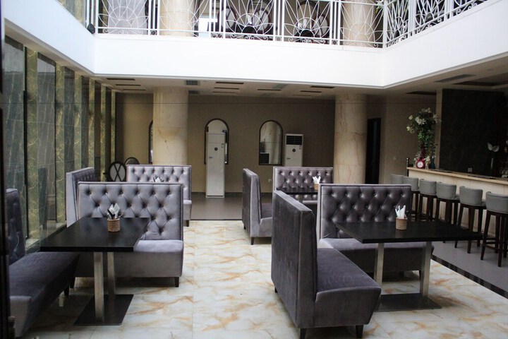 Lounge 47 of 57