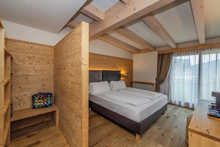 Room 45 of 192