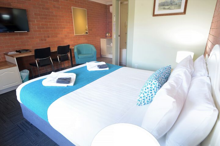 Room 10 of 28