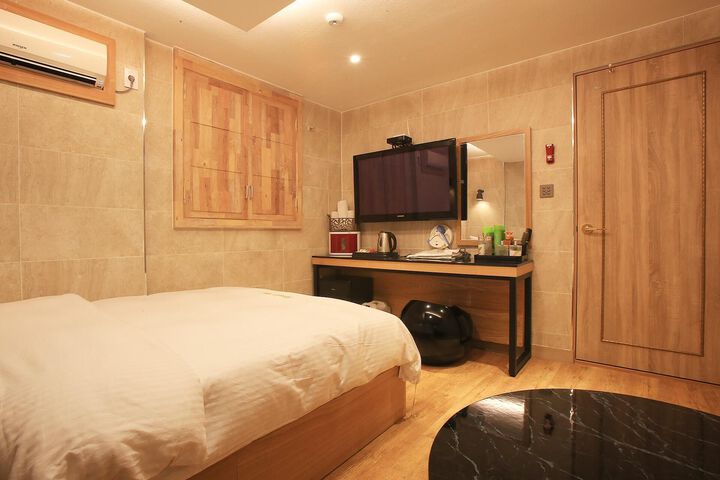 Room 73 of 127