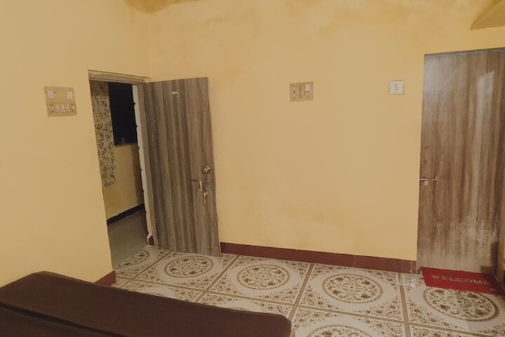 Room 5 of 11