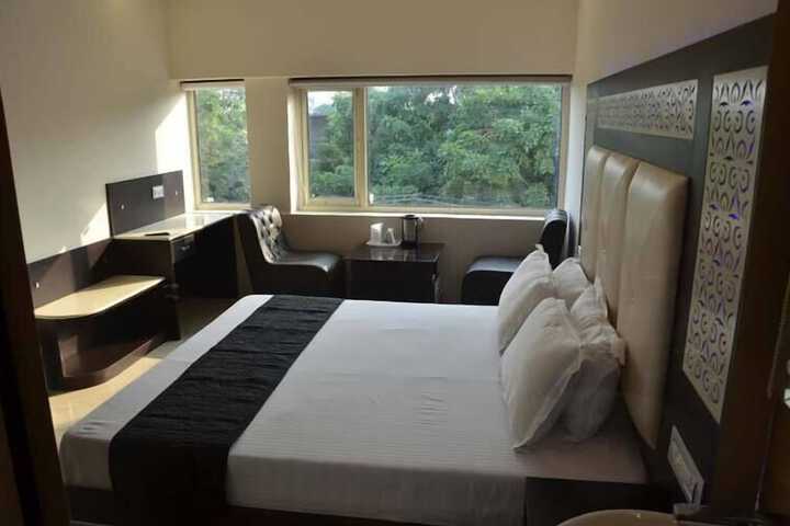 Room 8 of 25