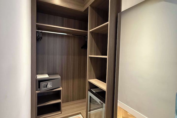 Room 43 of 84