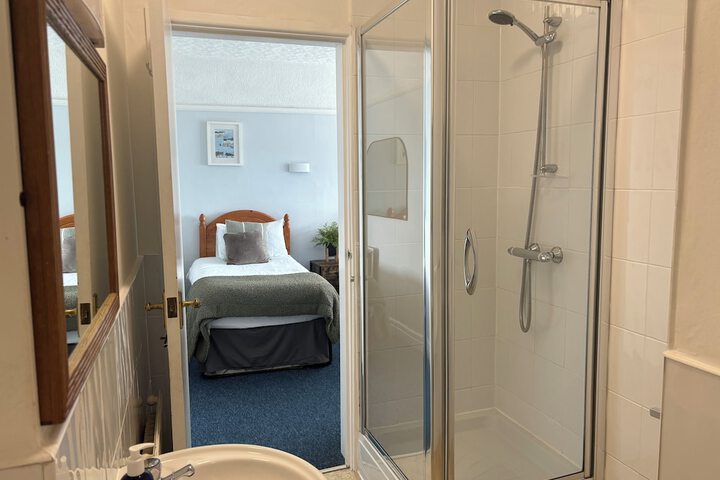 Room 17 of 40