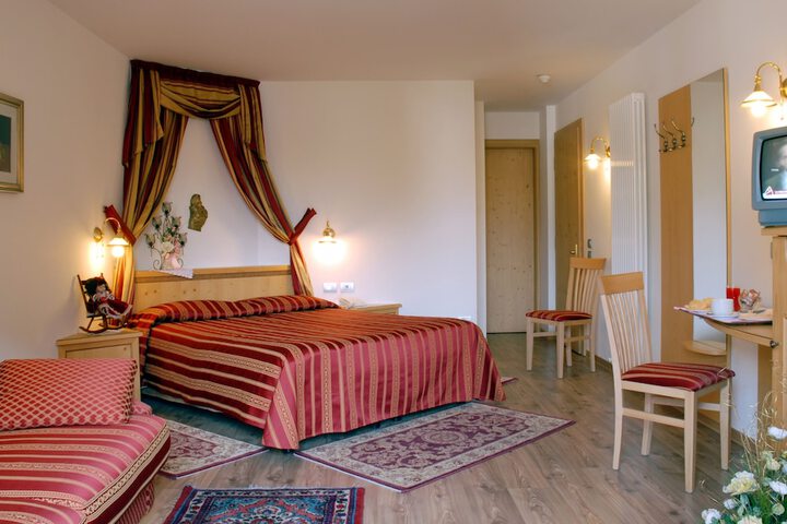 Room 7 of 28
