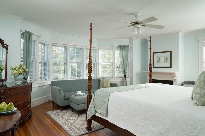 Room 6 of 75