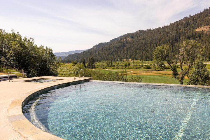 Pool 62 of 137