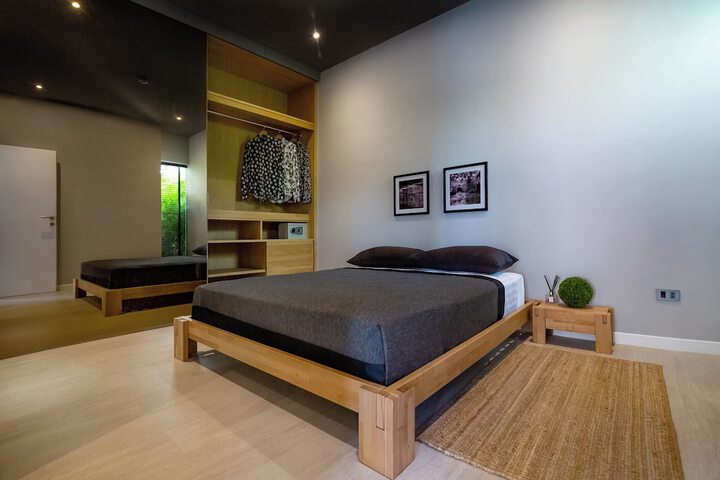 Room 33 of 154