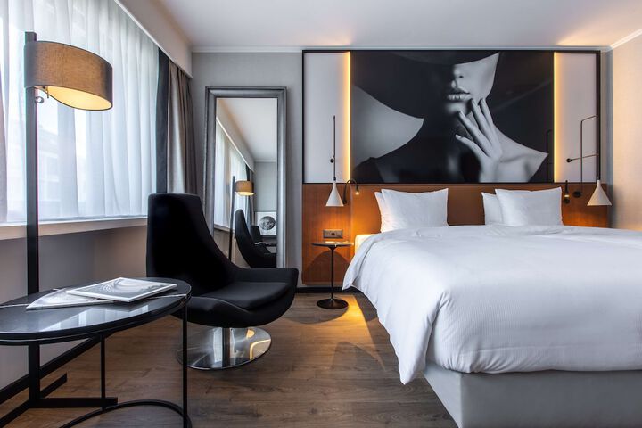 Room 35 of 209