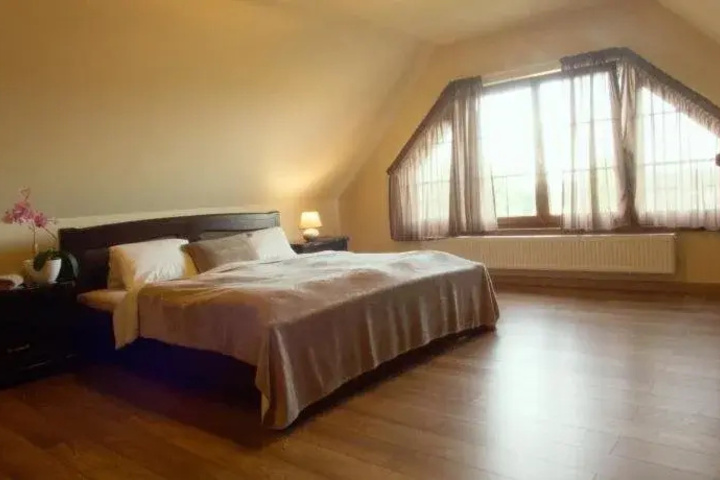 Room 2 of 18