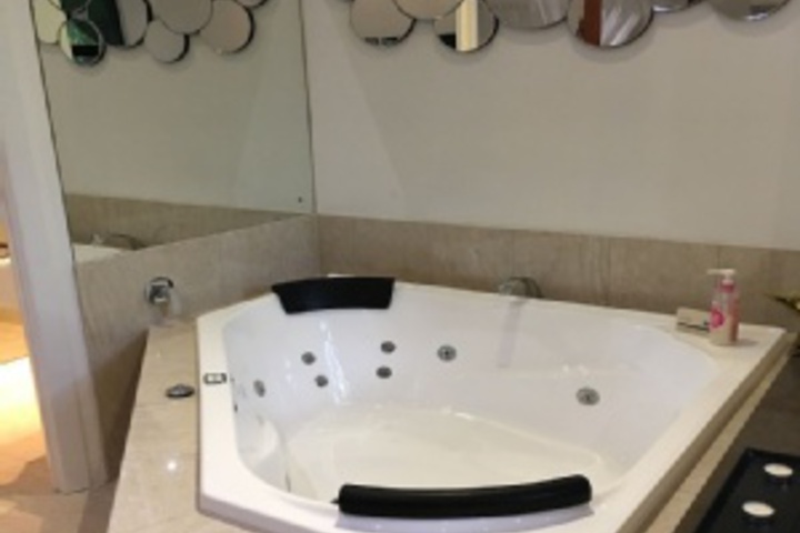 Hot Tub 165 of 180