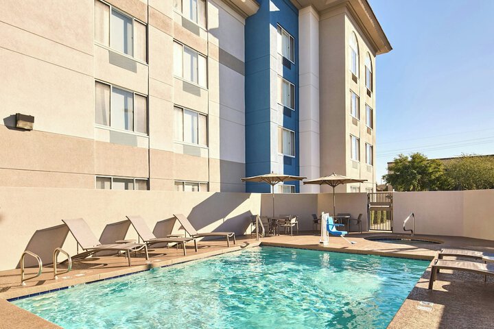Hotel Pool