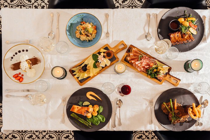 Dining 26 of 37