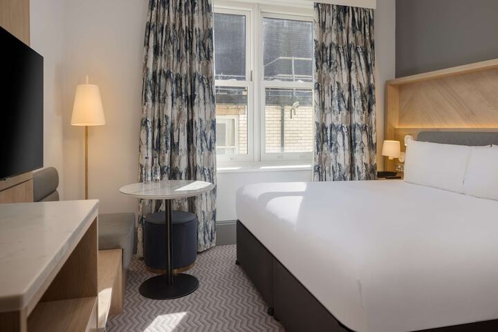 Room 21 of 103