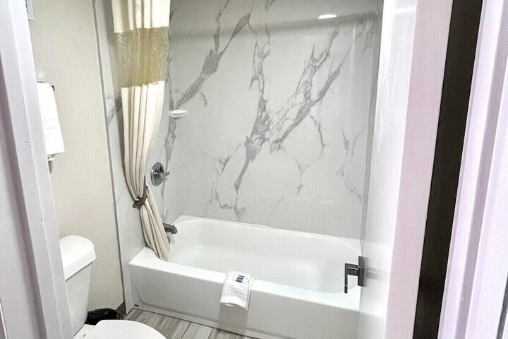 Room 15 of 24