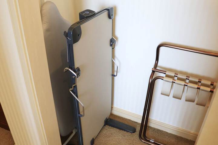 Room 8 of 184