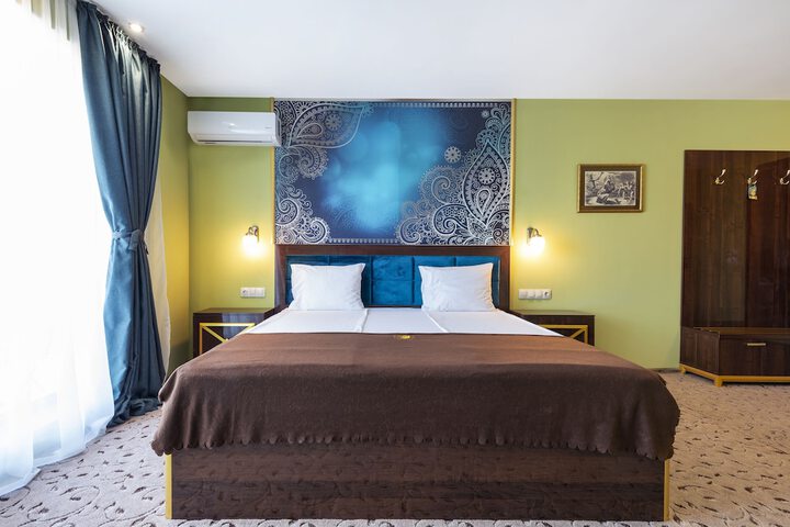 Room 2 of 19
