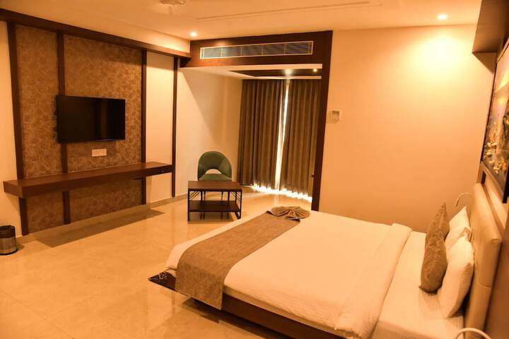 Room 28 of 73