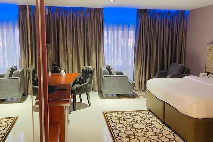 Room 5 of 33