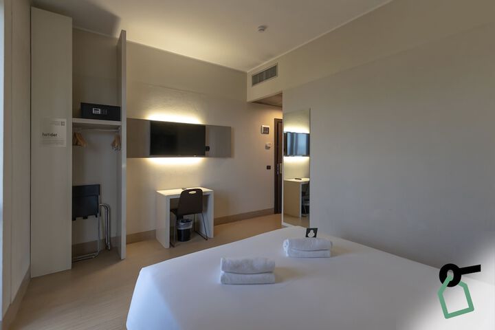 Room 7 of 20