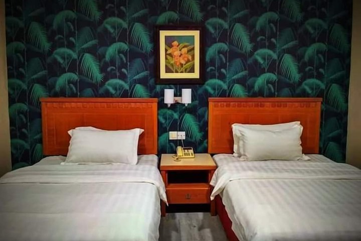 Room 12 of 32