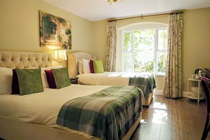 Room 25 of 48
