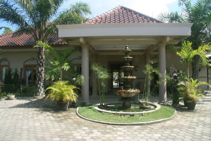 Hotel Entry
