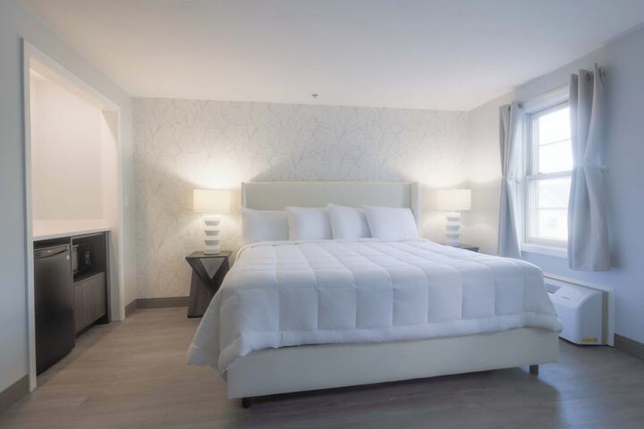 1 King Bed (8 of 8)