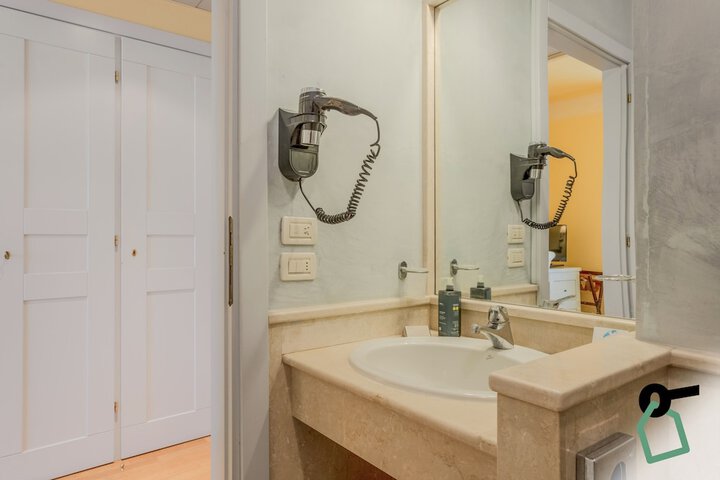 Room 14 of 27