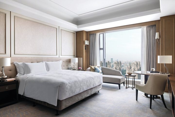 Room 25 of 103