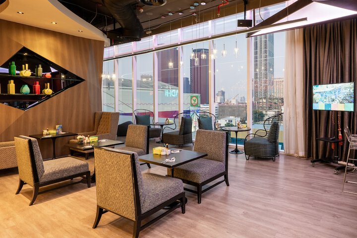 Entrance & Lobby