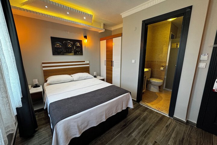 Room 8 of 85