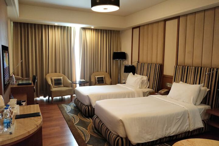 Room 12 of 116