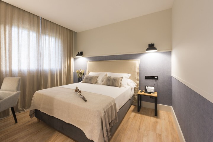 Room 5 of 28