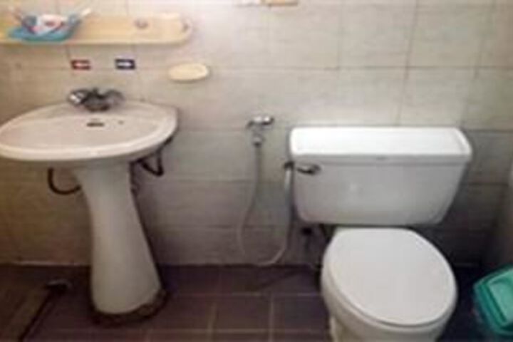 Room 6 of 39