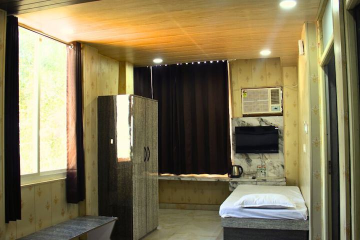Room 17 of 25