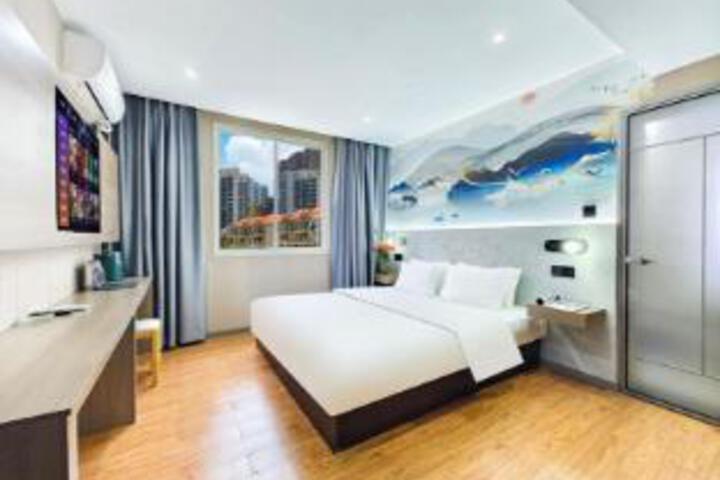Room 10 of 12