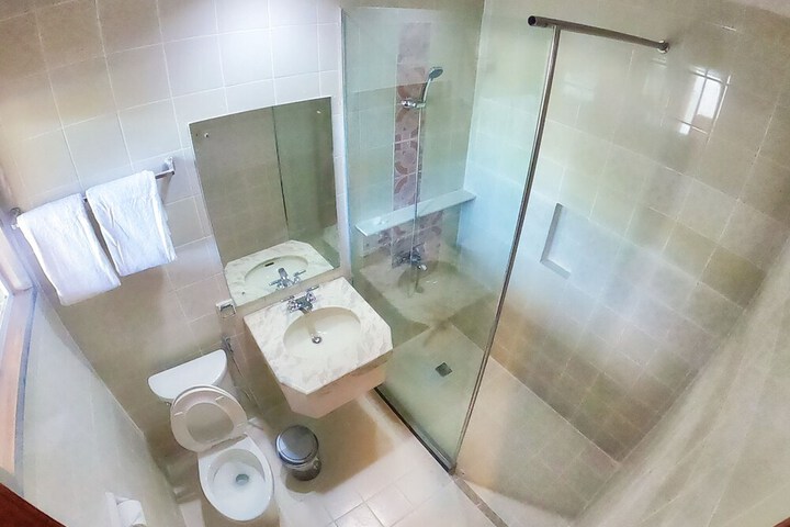 Room 15 of 38