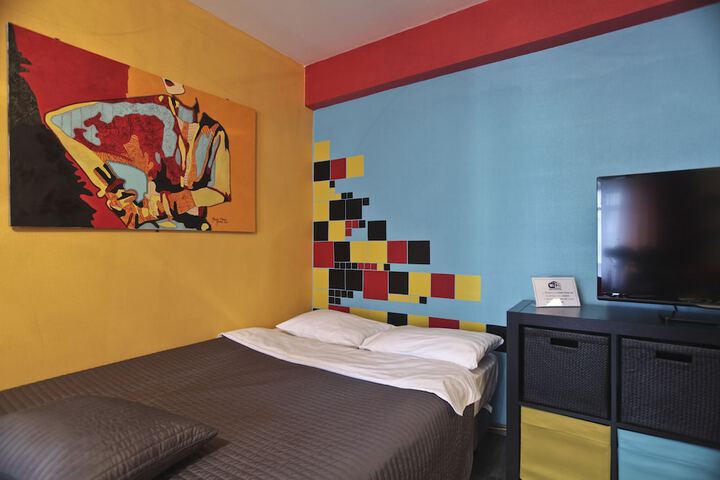 Room 10 of 164
