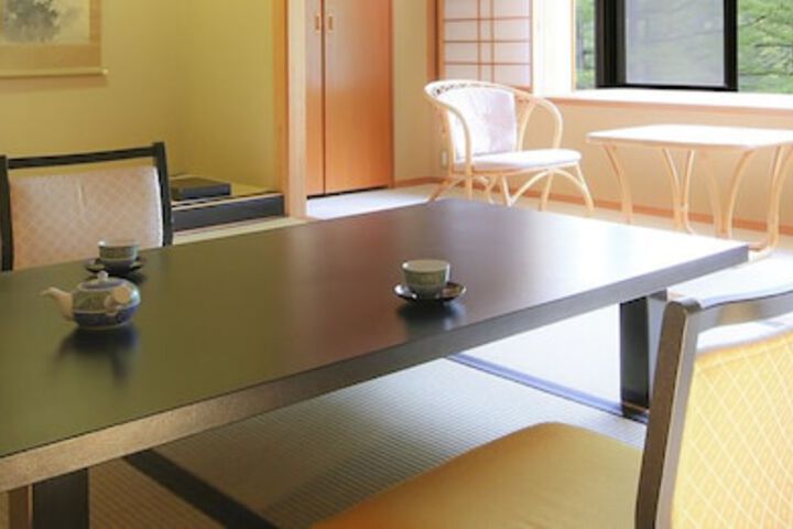 Room 4 of 38