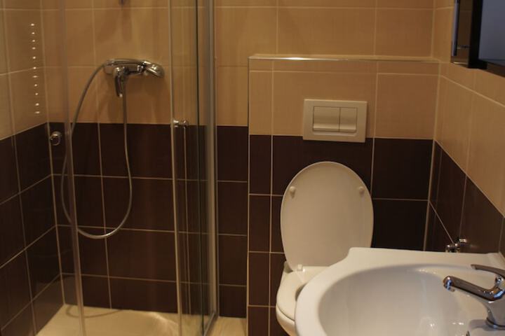 Room 18 of 25