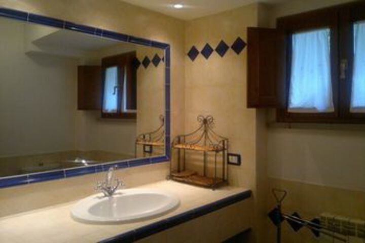 Room 2 of 27