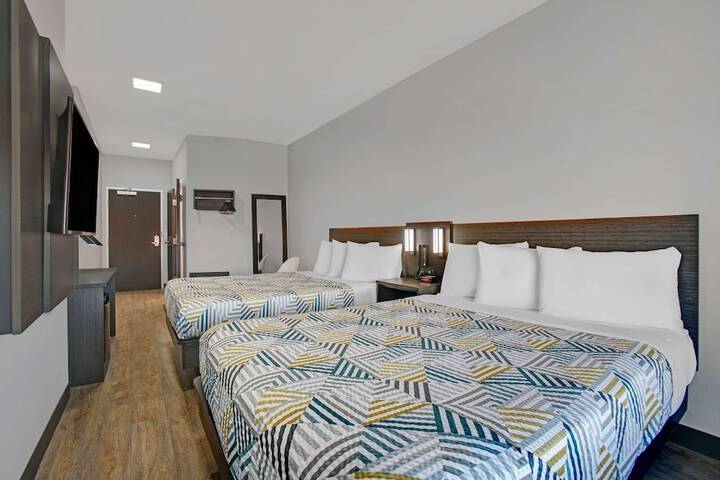 Room 15 of 33